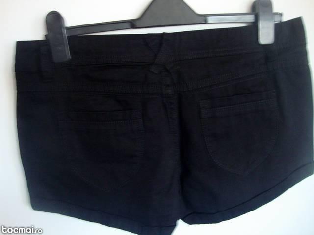 Pantaloni scurti negri, Stradivarius, noi cu eticheta