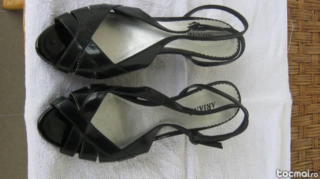 sandale negre din lac
