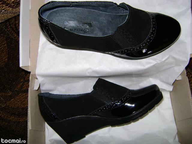 Pantofi Negri