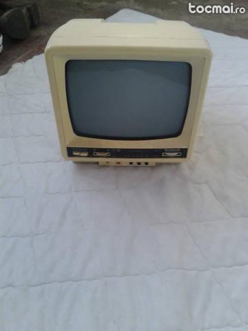Televizor alb negru de pe vremuri, functionabil.