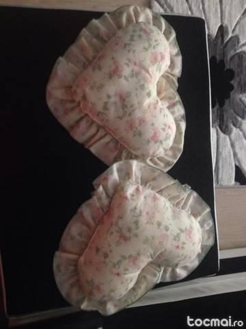 Perna Shabby Chic in forma de inima cu dantela