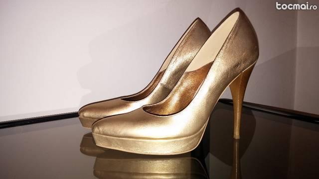 Pantofi eleganti aurii