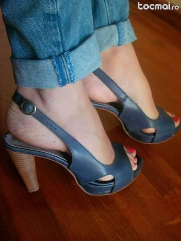 Sandale albastre cu toc Italia