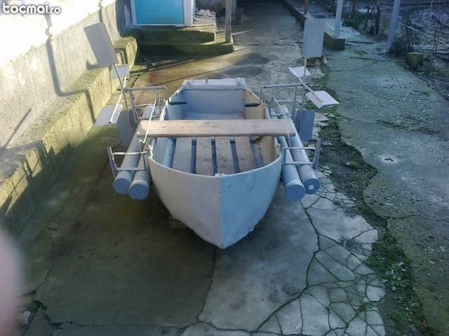 Barca din aluminiu pentru pescuit