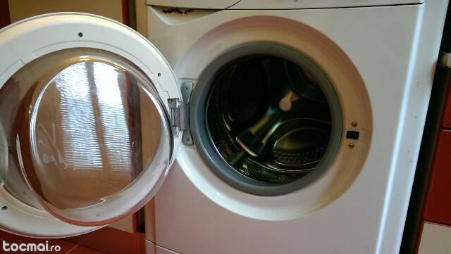 Masina de spalat Indesit 5kg, LED- uri+ cadou