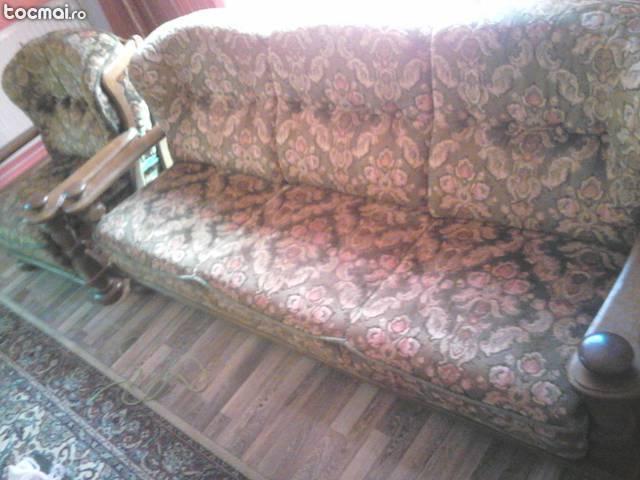 Canapea din lemn masiv