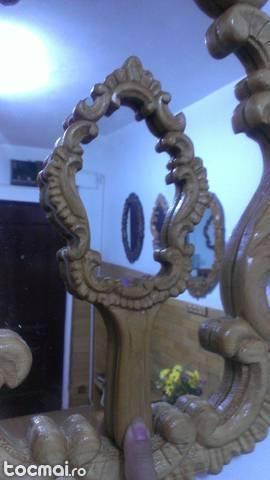Oglinda cu rama sculptata manual din lemn de tei