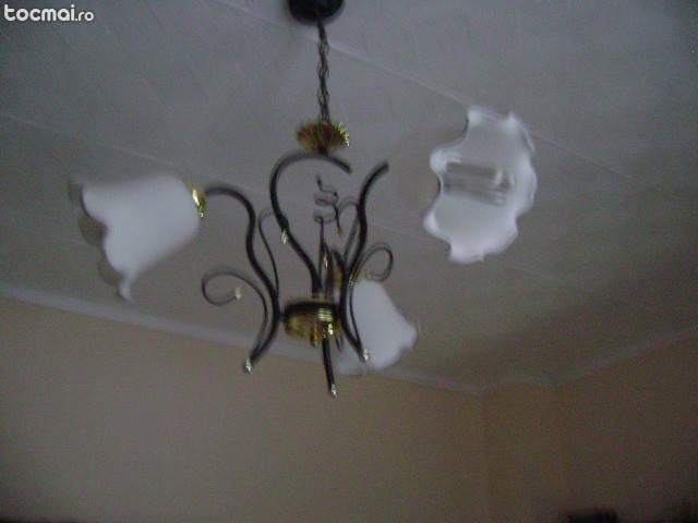 Candelabru cu 3 brate in stare foarte buna