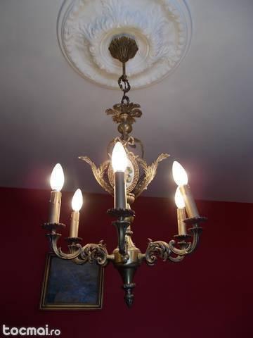 minunat candelabru vechi din bronz si portelan pictat
