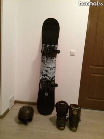 Placa de Snowboard / bocanci snowboard / casca snowboard