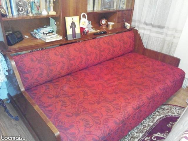 Mobila dormitor din lemn impecabila, foarte bine intretinuta