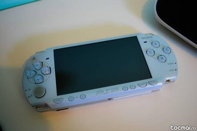PSP 2006 modat, card 4 gb + 2 jocuri originale