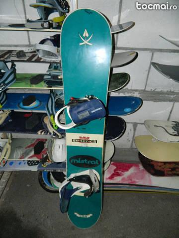 Snowboard Generics 152cm cu legaturi