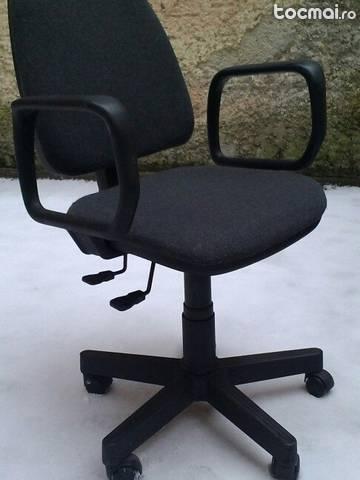 birou cu scaun ergonomic