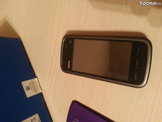 Nokia 5230 navi 3g vodafone + card sd 2 gb + 2 carcase