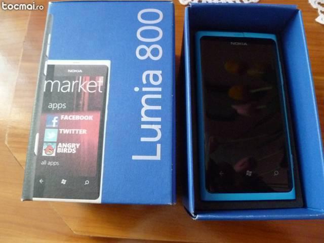 Nokia lumia 800 (full box)