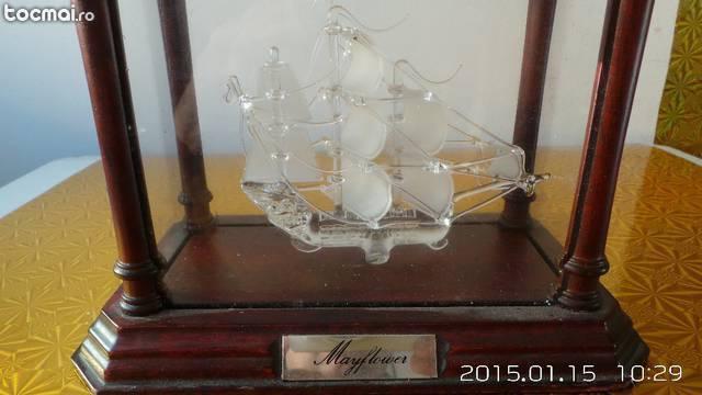 corabie sticla Mayflower in caseta cu vitrina
