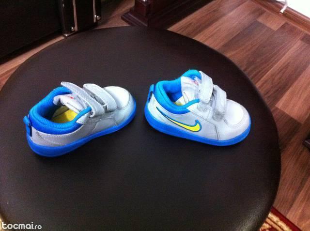 Adidasi Nike copii marimea 21. (originali).