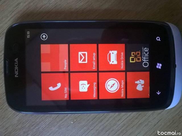 Nokia Lumia 520 + Nokia Lumia 610