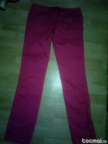 pantaloni roz inchis