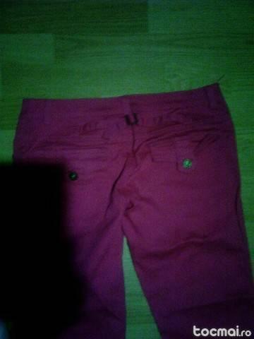 pantaloni roz inchis