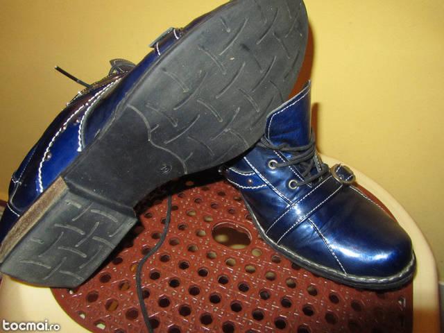 Pantofi piele lacuita bleumarin