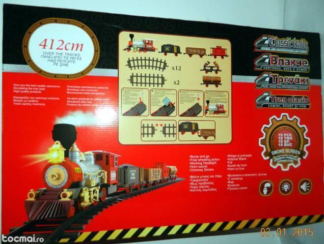 Set tren clasic cu lumini, sunete, fum, 4 vagoane si 14 sine