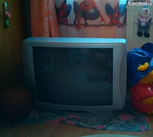 Televizor color cu diagonala 80 cm