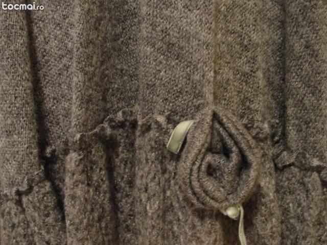 Fusta tricotata din lana fina