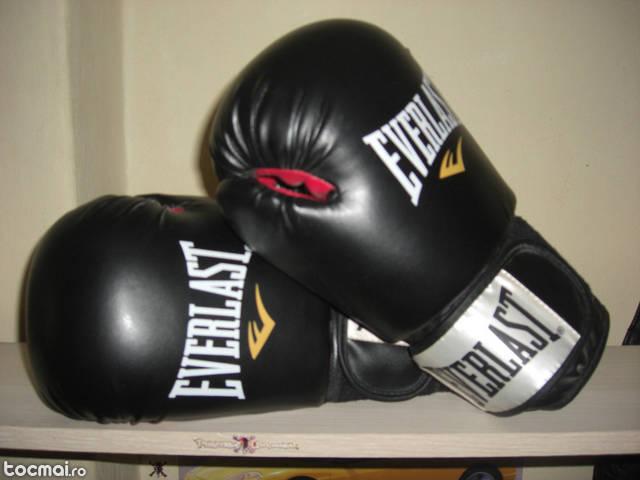 Manusi box everlast marimea 14 oz