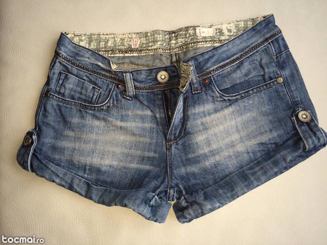 Pantaloni scurti Fox
