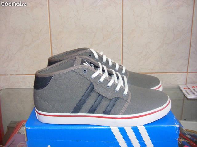 Tenisi Adidas Seeley Mid Trainers din panza marimea 39 1/ 3