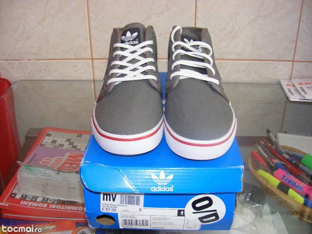 Tenisi Adidas Seeley Mid Trainers din panza marimea 39 1/ 3