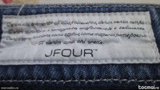 Pantaloni de blugi j. four