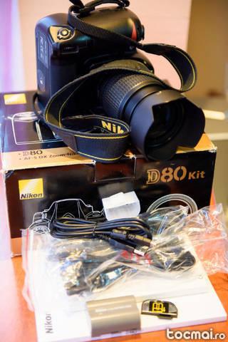 Nikon D80 cu obiectiv 18- 135, grip, acumulator si accesorii