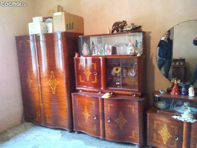 Mobilier vechi