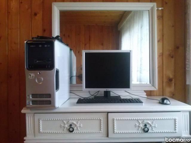 Desktop PC complet (Unitate, monitor, mouse si tastatura)