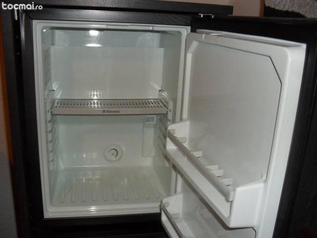 Frigider minibar Dometic