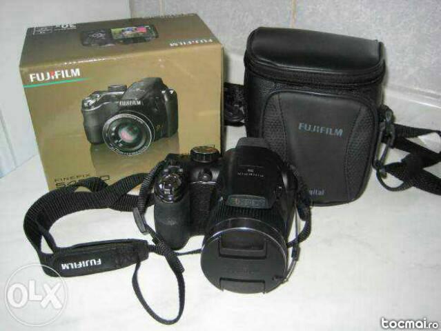 Fuji Finepix S4000 + Geanta Fujifilm + card SD+ Charger‎