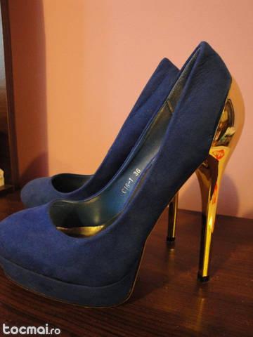 Pantofi albastru royal