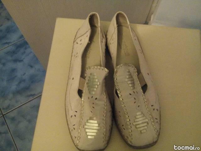 Pantofi din piele pentru femei marimea 37, italia.