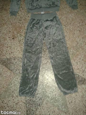 Trening(pantaloni si hanorac)din catifea nou 34xs