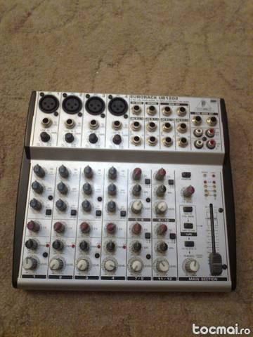 Mixer Behringer UB1202