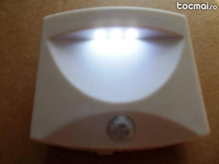 lampa led cu senzor de lumina si senzor de miscare