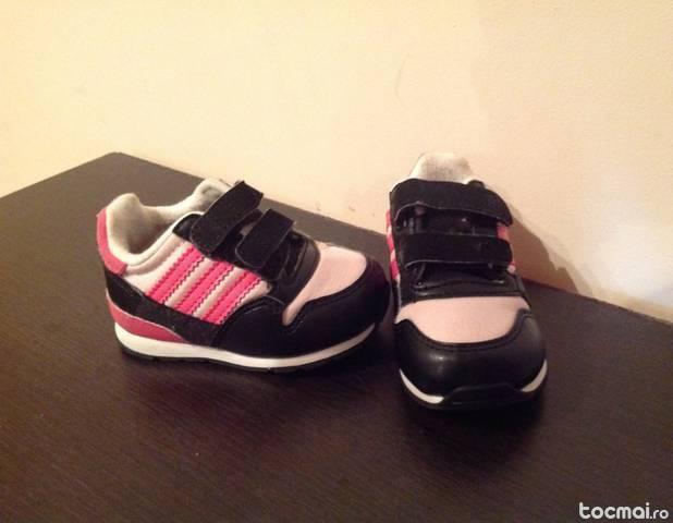 Adidasi adidas (la 2prod cumparate transport gratuit)