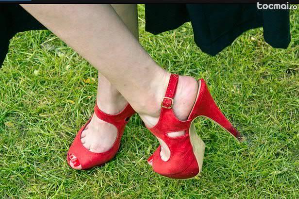 Sandale rosii cu toc new look - noi
