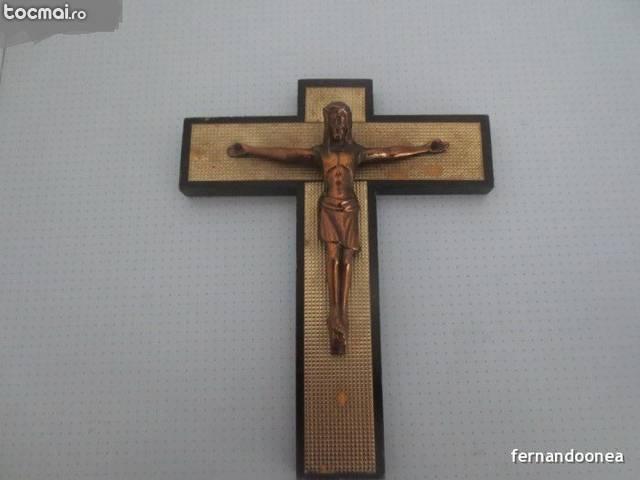 Crucifix din lemn cu Sfantul Isus din alama