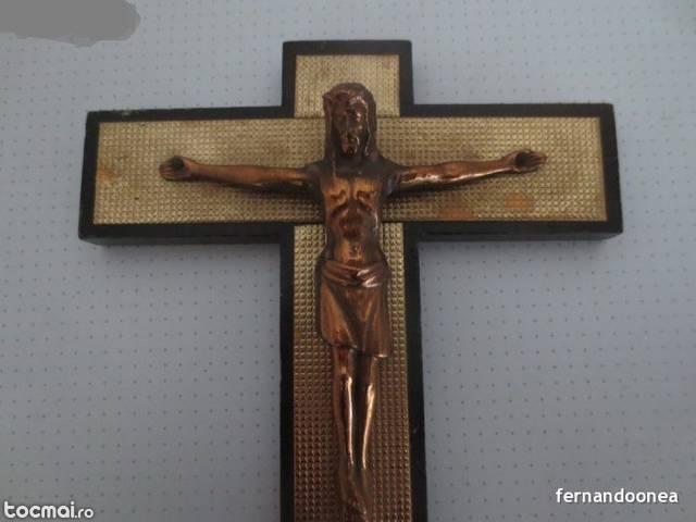 Crucifix din lemn cu Sfantul Isus din alama