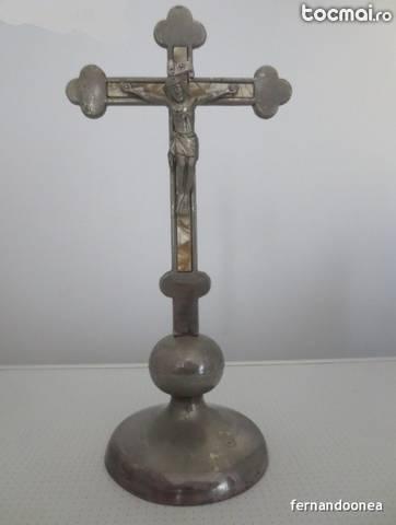 Crucifix din metal Posibil alama argintata