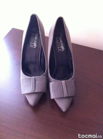 Pantofi stiletto gri